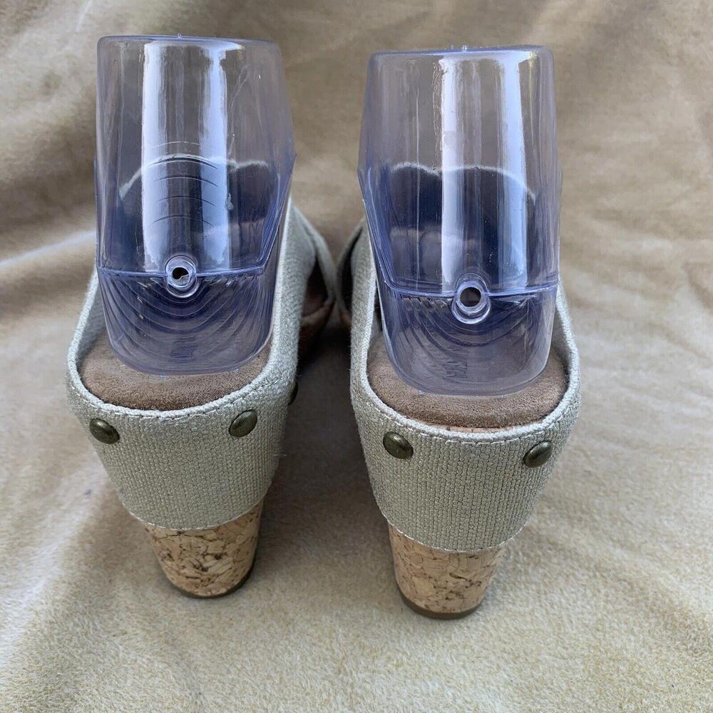 Merona Gold Sandals with Crisscross Design - Picture 5 of 10